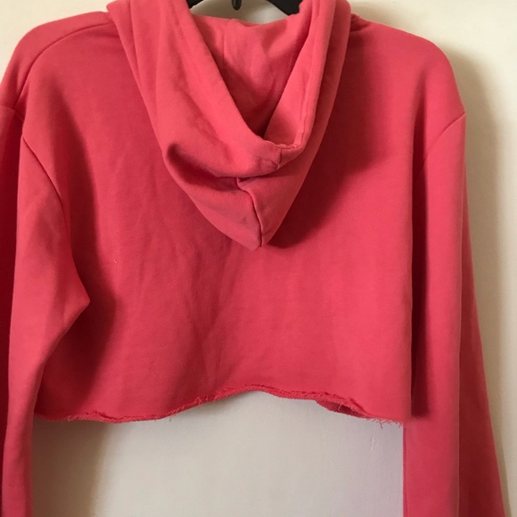 I am selling a cropped hoodie with long sleeve - Picture 4 of 4